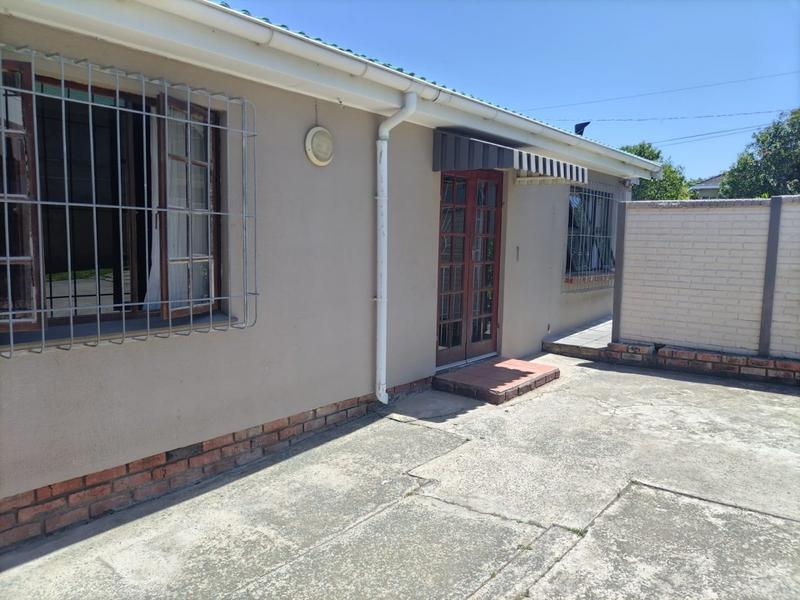 5 Bedroom Property for Sale in Amalinda Eastern Cape